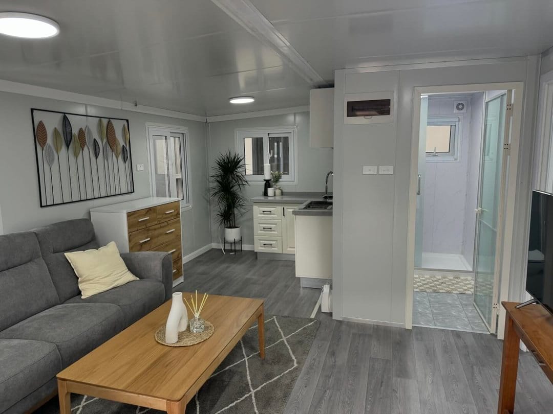 Elegant 40FT Tiny House - Portable Prefab Home with Spacious Bedrooms, Modern Bathroom, and Fully-Equipped Kitchen